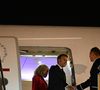 Le geste, interprété comme une gifle par certains, a rapidement suscité des théories.
Arrivée du Président de la République Emmanuel Macron et de la Première dame Brigitte Macron sur le tarmac de l'aéroport d'Hanoi en République socialiste du Vietnam le 25 mai 2025.
© Jeanne Accorsini / Pool / Bestimage