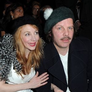 Julie Depardieu et son compagnon Philippe Katerine  au défilé Etam 2012 © Guillaume Gaffiot /Bestimage