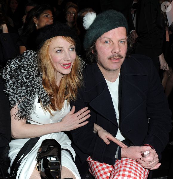 Julie Depardieu et son compagnon Philippe Katerine  au défilé Etam 2012 © Guillaume Gaffiot /Bestimage