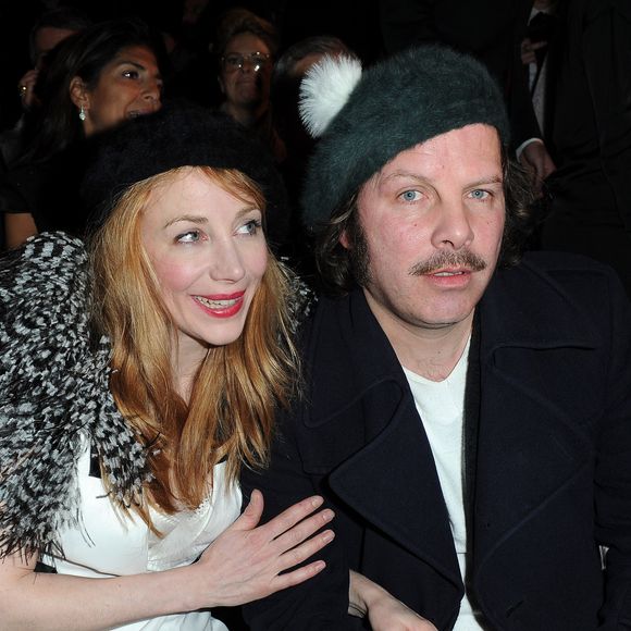 Julie Depardieu et son compagnon Philippe Katerine  au défilé Etam 2012 © Guillaume Gaffiot /Bestimage