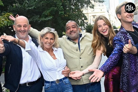 Dans les commentaires, la grande famille d'Affaire Conclue n'a pas manqué de le soutenir.

Caroline Margeridon est à Bruxelles avec les acheteurs (Stéphane Vanhandenhoven, Aurore Morisse, Bernard Dumeige, Alexandra Morel, Glorian Kabongo, François-Xavier Renou, François Cases Bardina, Gérald Watelet (animateur) et Jérôme Duvillard (commissaire-priseur)) de l'émission belge "Affaire conclue" pour une vente aux enchères d'objets donnés à "Viva for Life" en Belgique le 29 octobre 2022.
Photo by Didier Lebrun / Photonews