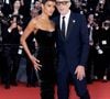 La mannequin brésilienne portait une spectaculaire robe bustier noire signée Schiaparelli.

Narah Baptista et son compagnon Vincent Cassel (Montre Audemars Piguet) - Montée des marches du film " Histoires parallèles " lors du 79ème Festival International du Film de Cannes, le 14 mai 2026. © Olivier Borde / Bestimage