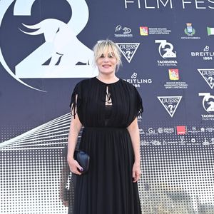 Mère et fille ont affiché une grande complicité lors de cette apparition remarquée.

Emmanuelle Seigner et sa fille Morgane Polanski sur le tapis rouge lors de la 3e soirée du 72e Festival du film de Taormine, en Italie.
SGP / BESTIMAGE