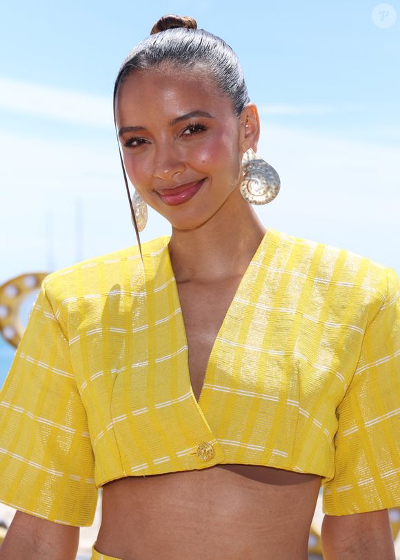 Flora Coquerel au défilé Magnum sur la plage Magnum Cannes à l'occasion du 79ème Festival International du Film de Cannes, le 14 mai 2026.

Photo : Denis Guignebourg / Bestimage