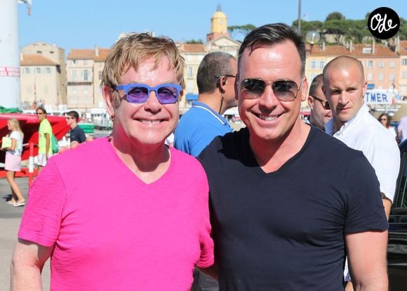 Le couple, qui partage sa vie depuis 1993, profite régulièrement de séjours dans le sud de la France.

Elton John et son compagnon David Furnish à Saint-Tropez, le 12 août 2013.

JACOVIDES-MOREAU / BESTIMAGE
