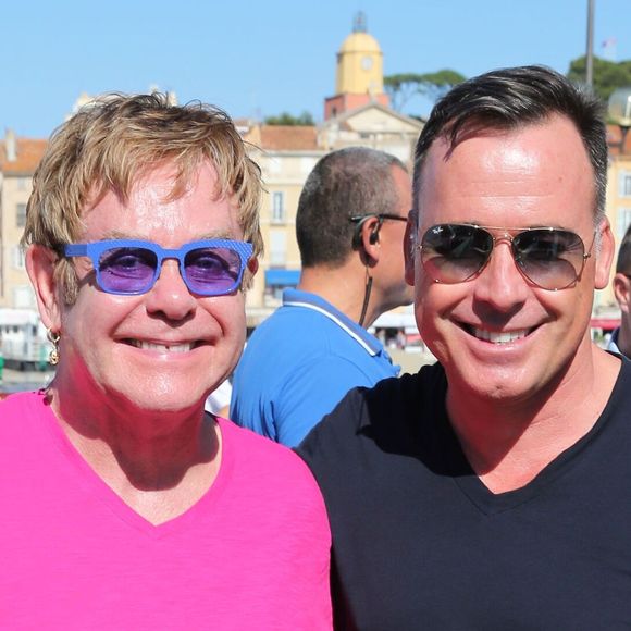 Le couple, qui partage sa vie depuis 1993, profite régulièrement de séjours dans le sud de la France.

Elton John et son compagnon David Furnish à Saint-Tropez, le 12 août 2013.

JACOVIDES-MOREAU / BESTIMAGE