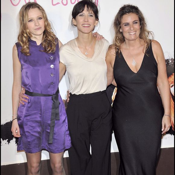 Christa Theret, Sophie Marceau et la réalisatrice Lisa Azuelos - Première du film Lol au cinéma Gaumont Marignan à Paris en 2009.
Crédit : COADIC GUIREC / BESTIMAGE