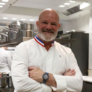 Exclusif - Le chef Philippe Etchebest dans les cuisines de son restaurant "Maison Nouvelle" à Bordeaux, le 11 avril 2025. ©Jean-Marc Lhomer/Bestimage.