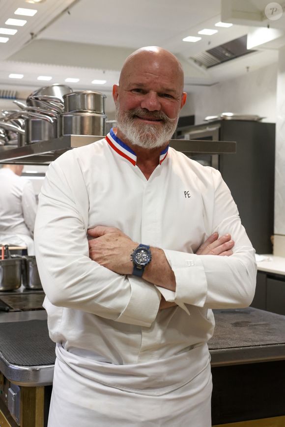 Exclusif - Le chef Philippe Etchebest dans les cuisines de son restaurant "Maison Nouvelle" à Bordeaux, le 11 avril 2025. ©Jean-Marc Lhomer/Bestimage.