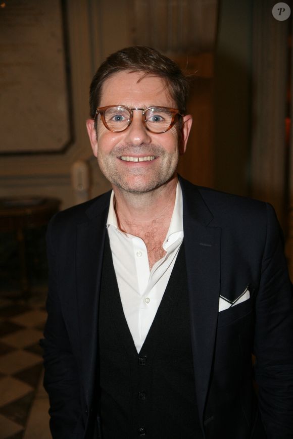 Il livre ainsi ses astuces et conseils santé.

Exclusif - Docteur Gérald Kierzek - Soirée naturopathie à l'hôtel Le Marois à l'occasion de la sortie du livre "Guide de naturopathie" de D. Passuti à Paris le 7 décembre 2021. © JLPPA/Bestimage