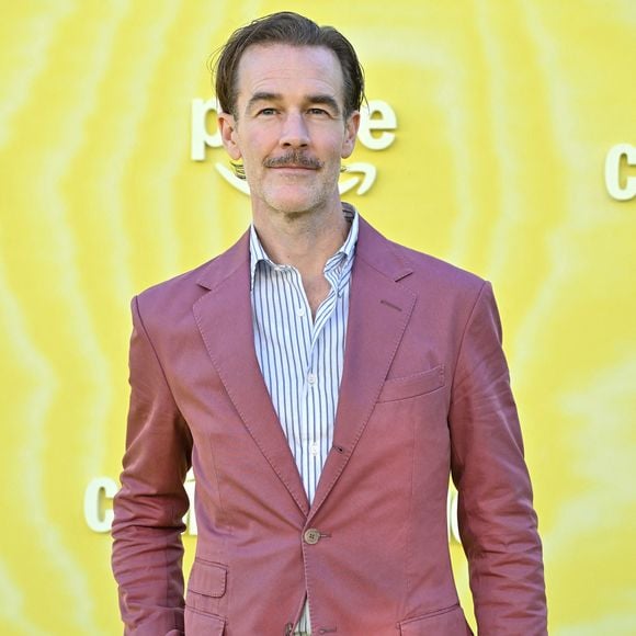 James Van Der Beek arrive à la première de Prime Video's 'Overcompensating' Los Angeles tenue au Hollywood Palladium le 147 mai 2025 à Hollywood, CA.
 Photo par Lisa OConnor/AFF/ABACAPRESS.COM