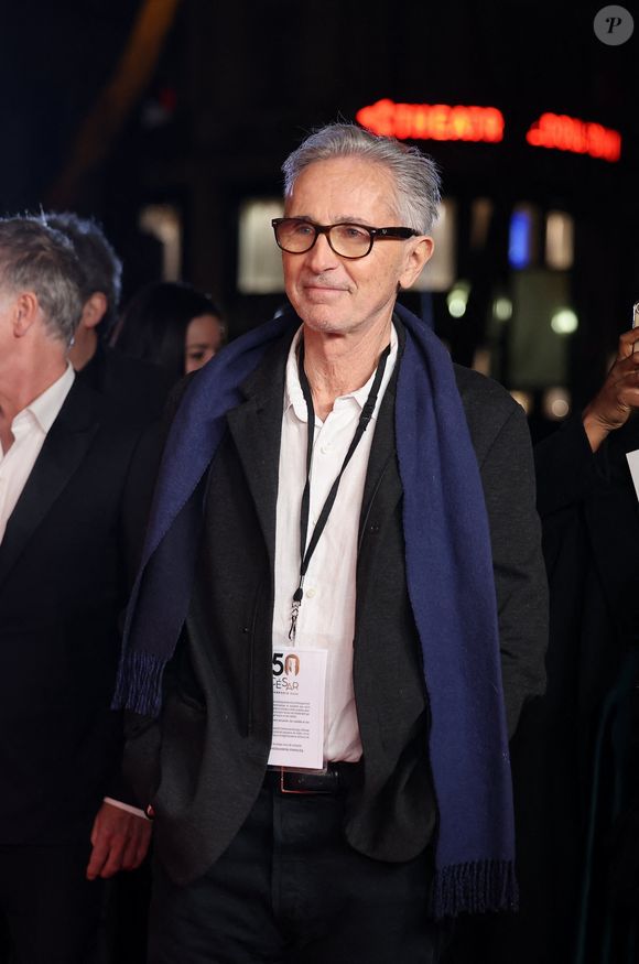 Mais c'est également un père de famille. 

Thierry Lhermitte  - Photocall de la 50ème édition de la cérémonie des César à l'Olympia à Paris, France, le 28 février 2025 © Dominique Jacovides - Olivier Borde / Bestimage