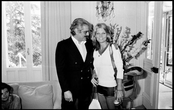 Archives - Omar Sharif et une amie au Festival de Cannes en 1979. (ANGELI-RINDOFF / BESTIMAGE).