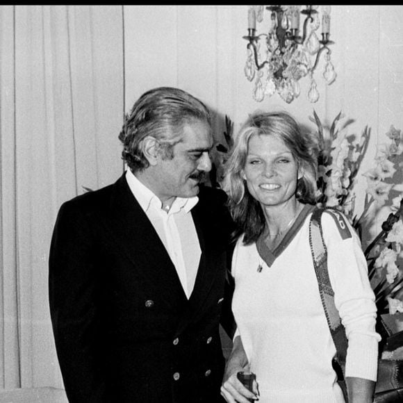 Archives - Omar Sharif et une amie au Festival de Cannes en 1979. (ANGELI-RINDOFF / BESTIMAGE).