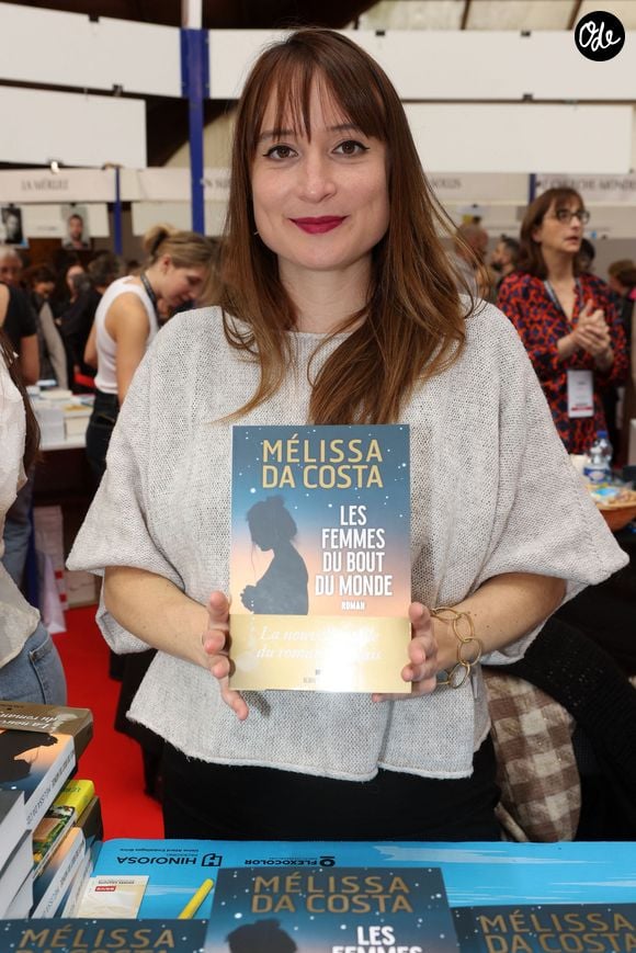 Melissa Costa lors de la 41ème Foire du Livre de Brive dans La Halle Brassens, à Brive-la-Gaillarde, France, le 11 novembre 2023. © Jean-Marc-Lhomer/Bestimage