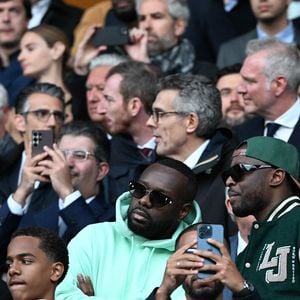 Un bonheur quotidien 

Maitre Gims, Dadju assiste au match de football de l'UEFA Champions League entre le Paris Saint-Germain et Arsenal FC au stade du Parc des Princes à Paris, France, le 7 mai 2025. Photo Florian Poitout/ABACAPRESS.COM