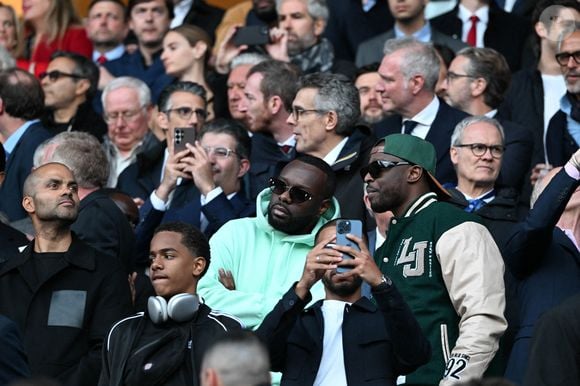 Un bonheur quotidien 

Maitre Gims, Dadju assiste au match de football de l'UEFA Champions League entre le Paris Saint-Germain et Arsenal FC au stade du Parc des Princes à Paris, France, le 7 mai 2025. Photo Florian Poitout/ABACAPRESS.COM