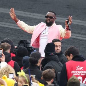 Dans les tribunes, les réactions ont été partagées entre déception et compréhension.

Show de de Gims lors du 105ème Prix d'Amérique à l'Hippodrome de Vincennes le 25 janvier 2026. © Michael Baucher/PsnewZ/Bestimage