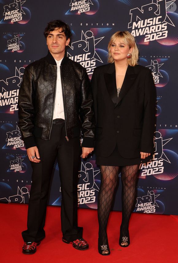Florian Rossi et sa compagne Louane au photocall de la 25ème cérémonie des "NRJ Music Awards (NMA)" au palais des Festivals et des Congrès de Cannes, France, le 10 novembre 2023. © Dominique Jacovides/Bestimage