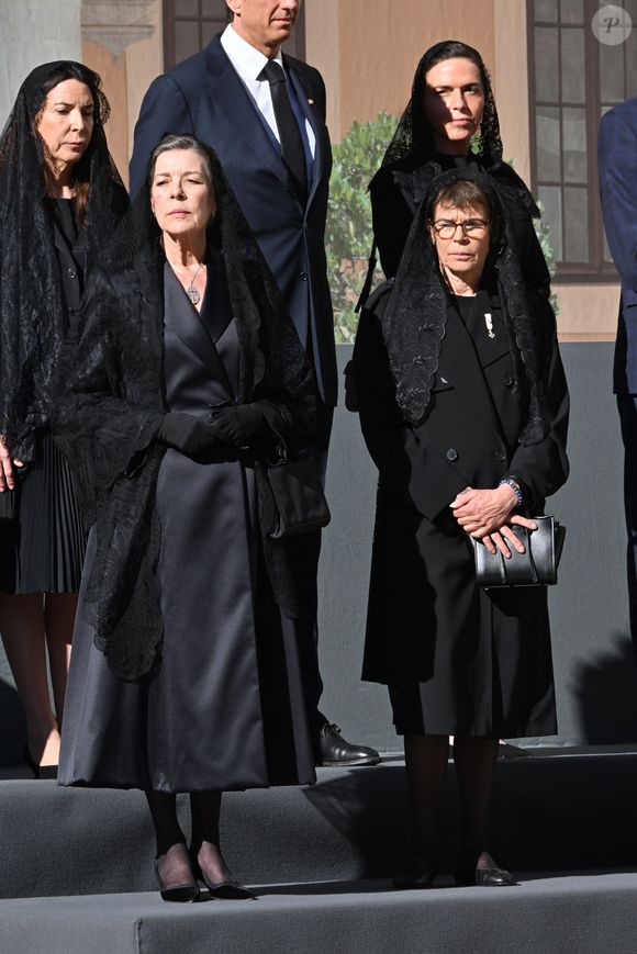 La princesse Caroline de Hanovre, la princesse Stéphanie de Monaco - Cérémonie de bienvenue pour le Pape Léon XIV au Palais Princier de Monaco suivie de la visite de courtoisie - Visite historique du pape Léon XIV à Monaco le 28 mars 2026. © Bruno Bebert - Dominique Jacovides / Bestimage