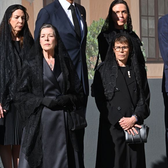 La princesse Caroline de Hanovre, la princesse Stéphanie de Monaco - Cérémonie de bienvenue pour le Pape Léon XIV au Palais Princier de Monaco suivie de la visite de courtoisie - Visite historique du pape Léon XIV à Monaco le 28 mars 2026. © Bruno Bebert - Dominique Jacovides / Bestimage