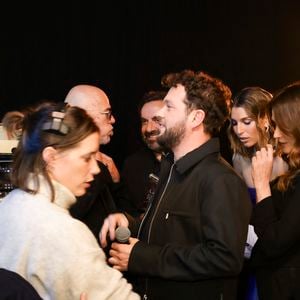 Laury Thilleman, Pascal Obispo, Claudio Capeo en backstage de l'enregistrement de l'émission "La fête de la chanson française - 20 ans d'émotions" présentée par L.Thilleman et A.Manoukian, et diffusée le 17 avril sur France 3 à Paris, France, le 9 décembre 2025. © Jack Tribeca/Bestimage