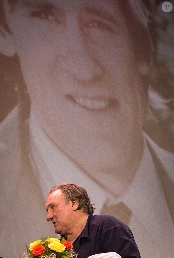 Gérard Depardieu inaugure un centre cinématographique à son nom en Russie. Un centre culturel dans la ville russe de Saransk où l’acteur français est enregistré en tant que résident porte désormais son nom. La star du cinéma français l’a inauguré personnellement. L’acteur français qui est citoyen russe depuis plus de trois ans a salué des habitants de Saransk qui sont venus à la cérémonie d’inauguration en russe. Il a aussi promis de voter aux élections législatives qui se tiendront le 18 septembre. Le 28 août 2016
ITAR TASS / BESTIMAGE