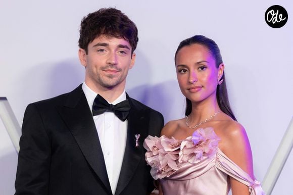 Charles Leclerc et son épouse Alexandra Saint Mleux assistent à la 70ème édition du Bal de la Rose au Sporting Club de Monte-Carlo à Monaco, le 21 mars 2026. Créé par la Princesse Grace de Monaco en 1954, le Bal de la Rose est l'un des principaux événements caritatifs de Monaco, au profit de la Fondation Princesse Grace. © Olivier Huitel/Pool Monaco/Bestimage