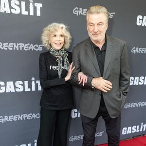 Jane Fonda et Alec Baldwin assistent à l’avant-première du documentaire Gaslit à l’IFC, à New York, le 12 juin 2026.

Photo de © Lev Radin/ZUMA Press Wire / Bestimage)