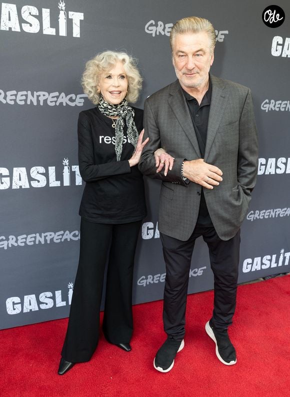 Jane Fonda et Alec Baldwin assistent à l’avant-première du documentaire Gaslit à l’IFC, à New York, le 12 juin 2026.

Photo de © Lev Radin/ZUMA Press Wire / Bestimage)