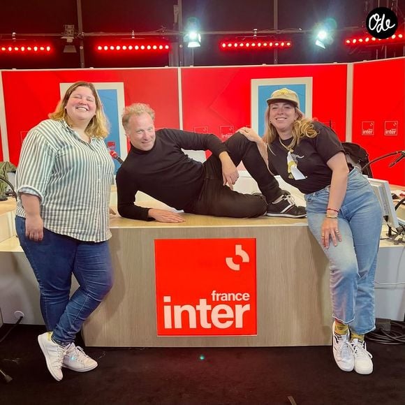 cette voix incontournable de la radio France Inter fait fondre les familles. 

Marine Baousson, journaliste, humoriste et animatrice de France Inter