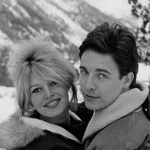 La photo d'archive prise dans les années 1960 montre Brigitte Bardot et son mari Jacques Charrier à Chamonix, en France. Photo by Globe Photos/Zuma Press/ABACAPRESS.COM