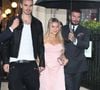 David Beckham a été vu quittant l’hôtel La Réserve en famille pour rejoindre son épouse. Il était accompagné de sa fille Harper (14 ans), sublime en robe rose, ainsi que de son fils Romeo (23 ans). 

David Beckham, sa fille Harper Beckham et son fils Romeo Beckham quittent l'hôtel La Reserve lors de la Fashion Week Paris printemps été à Paris, France, le 3 octobre 2025. Photo by Florian Poitout/ABACAPRESS.COM