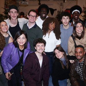 Des chanteurs des saisons précédentes mais aussi des ex-visages du camp professoral qui se sont produits sur scène aux côtés de la nouvelle promo 2026...
Sofia Morgavi, Mehdi (Star Academy 2025), Candice (Star Academy 2023), Chris Camalon (Star Academy 2022), Amisse Abdallah (Star Academy 2022), Anisha Jo (Star Academy 2022), Clara Chouikhi (Star Academy 2023), Lea Haddad (Star Academy 2022), Ladji Doucoure, Ema (Star Academy 2025), Lily (Star Academy 2025), Noah (Star Academy 2025), Sofia Morgavi, Lenny (Star Academy 2025), Monsieur Prof et Leo (Star Academy 2025) assistent à l'inauguration de la Star Academy Pop Up à Paris, France, le 17 décembre 2025. Photo par Jerome Domine/Abaca