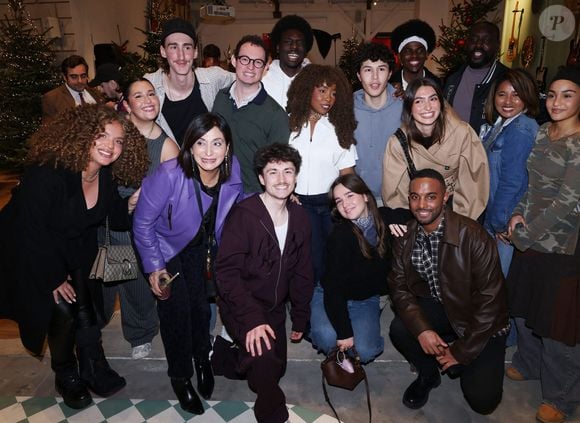 Des chanteurs des saisons précédentes mais aussi des ex-visages du camp professoral qui se sont produits sur scène aux côtés de la nouvelle promo 2026...

Sofia Morgavi, Mehdi (Star Academy 2025), Candice (Star Academy 2023), Chris Camalon (Star Academy 2022), Amisse Abdallah (Star Academy 2022), Anisha Jo (Star Academy 2022), Clara Chouikhi (Star Academy 2023), Lea Haddad (Star Academy 2022), Ladji Doucoure, Ema (Star Academy 2025), Lily (Star Academy 2025), Noah (Star Academy 2025), Sofia Morgavi, Lenny (Star Academy 2025), Monsieur Prof et Leo (Star Academy 2025) assistent à l'inauguration de la Star Academy Pop Up à Paris, France, le 17 décembre 2025. Photo par Jerome Domine/Abaca