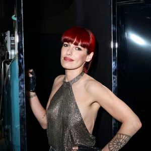 Jennifer Ayache (Superbus) en backstage de l'enregistrement de l'émission "La fête de la chanson française - 20 ans d'émotions" présentée par L.Thilleman et A.Manoukian, et diffusée le 17 avril sur France 3 à Paris, France, le 9 décembre 2025. © Jack Tribeca/Bestimage