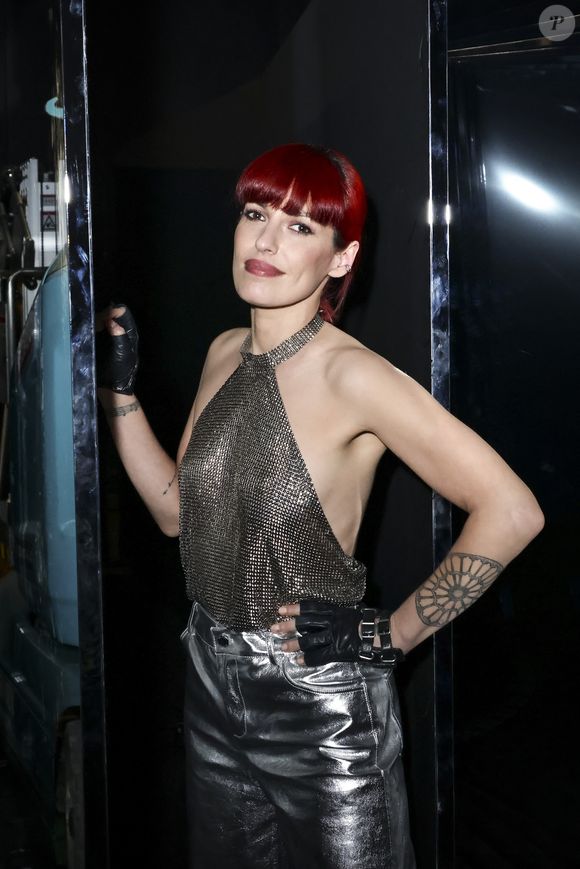 Jennifer Ayache (Superbus) en backstage de l'enregistrement de l'émission "La fête de la chanson française - 20 ans d'émotions" présentée par L.Thilleman et A.Manoukian, et diffusée le 17 avril sur France 3 à Paris, France, le 9 décembre 2025. © Jack Tribeca/Bestimage