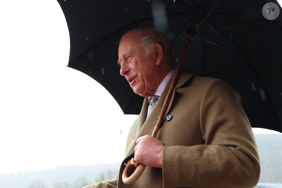 Le roi Charles III d'Angleterre, inaugure le dépôt du métro à Taff's Well, le jour de son 77ème anniversaire, le 14 novembre 2025. Photo par PA Photo /Bestimage