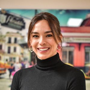 La Française Marine Lorphelin, médecin généraliste, mannequin et Miss France 2013, pose pour une photo lors d'une visite de presse au Centre de ressources et de compétences de la mucoviscidose (CRCM) à l'hôpital Necker-Enfants malades - AP-HP à Paris, France, le 4 décembre 2023. Photo by Firas Abdullah/ABACAPRESS.COM