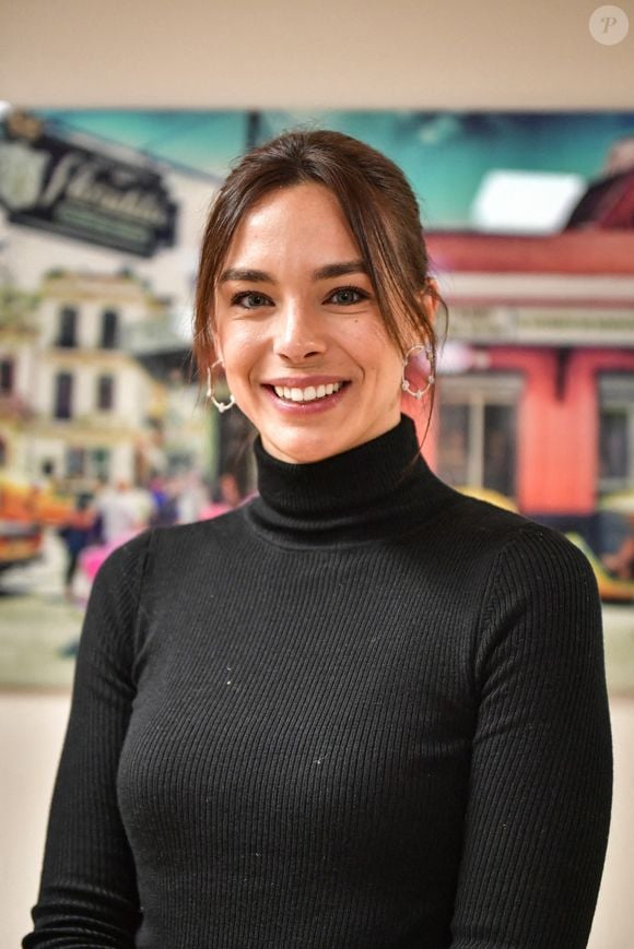La Française Marine Lorphelin, médecin généraliste, mannequin et Miss France 2013, pose pour une photo lors d'une visite de presse au Centre de ressources et de compétences de la mucoviscidose (CRCM) à l'hôpital Necker-Enfants malades - AP-HP à Paris, France, le 4 décembre 2023. Photo by Firas Abdullah/ABACAPRESS.COM