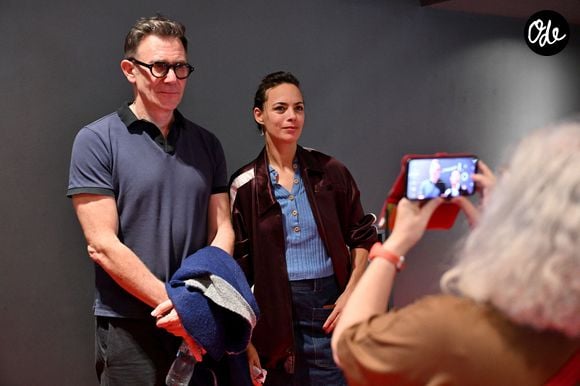 Deux décennies plus tard, leur histoire continue de s’écrire loin des projecteurs, même si leurs métiers les amènent régulièrement à se retrouver sur les tapis rouges. 

Michel Hazanavicius, le réalisateur de OSS 117 : le Caire, Nid d'espions, a présenté son film qu'il a mis en scène en 2006, dans le cadre des projections des films cultes lors de la 8ème édition du Festival Cinéroman à Nice au Pathé Gare du Sud, le 3 octobre 2026. © Bruno Bebert / Dominique Jacovides / Bestimage