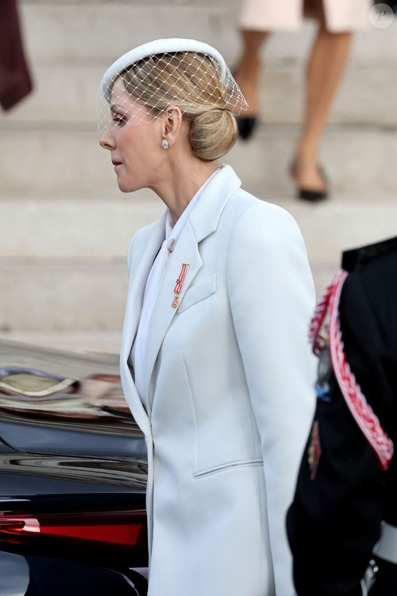 La princesse Charlene de Monaco - La famille princière Monégasque quitte la cathédrale Notre-Dame-immaculée de Monaco le jour de la fête nationale à Monaco le 19 novembre 2025. . © Dominique Jacovides - Bruno Bebert / Bestimage