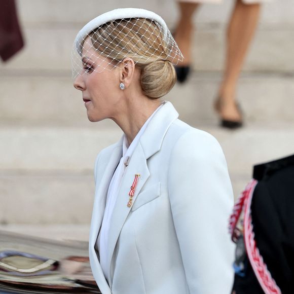 La princesse Charlene de Monaco - La famille princière Monégasque quitte la cathédrale Notre-Dame-immaculée de Monaco le jour de la fête nationale à Monaco le 19 novembre 2025. . © Dominique Jacovides - Bruno Bebert / Bestimage