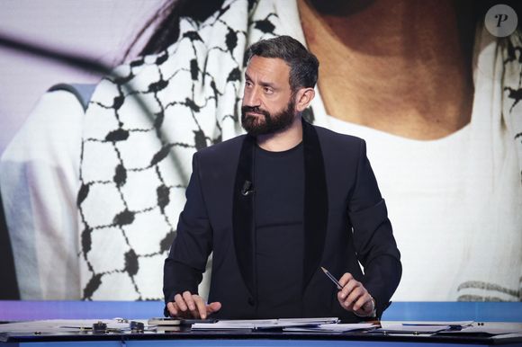 Exclusif - Cyril Hanouna, sur le plateau de l’émission « TPMP » présentée par C.Hanouna et diffusée en direct sur Youtube et sur toutes les box (SFR, FREE, Bouygues, MyCanal etc), Paris, France, le 20 mars 2025. © Jack Tribeca / Bestimage