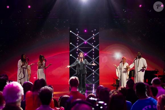 Exclusif - Chimene Badi et ses choristes - Enregistrement de l'émission "La fête de la chanson française" à Paris, présentée par L.Thilleman et A.Manoukian, et diffusée le 20 décembre sur France 3
© Pierre Perusseau / Bestimage