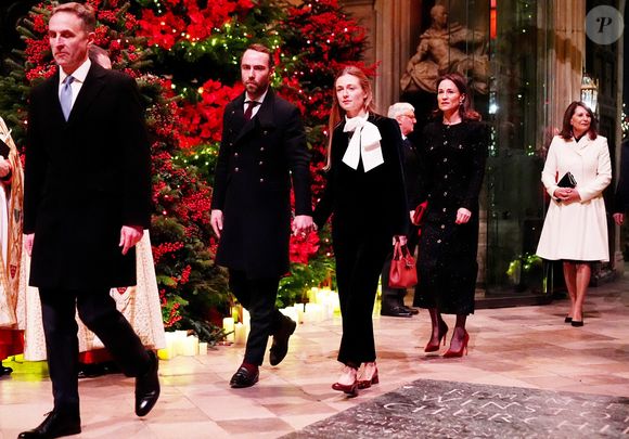 James Middleton, Alizee Thevenet, Pippa Middleton et Carole Middleton - La famille royale d'Angleterre assiste à la messe "Together At Christmas Carol" à l'abbaye de Westminster à Londres, Royaume-Uni, le 6 décembre 2024 © Alpha Press/Bestimage