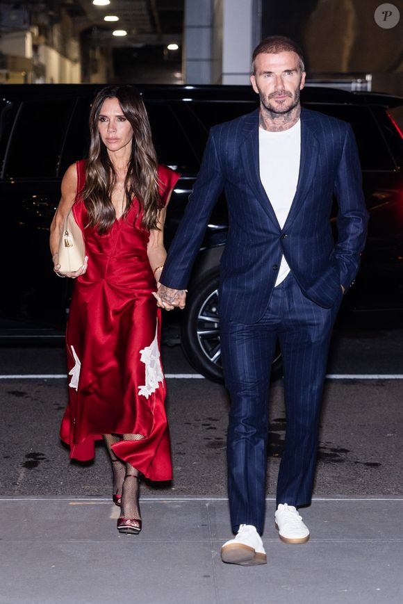 Exclusif - David Beckham et sa femme Victoria Beckham vont dîner à New York, le 12 octobre 2023. Le couple Beckham fait l'objet d'une série-documentaire relatant leur carrière sur Netflix.