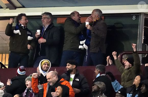 Avec 3 buts à zéro. Royal !
Le Prince de Galles dans les tribunes lors du match retour des huitièmes de finale de l'UEFA Champions League à Villa Park, Birmingham. Mercredi 12 mars 2025. ... Aston Villa - Club Brugge - UEFA Champions League - Huitièmes de finale - Match retour - Villa Park Birmingham Nick Potts/PA Wire.