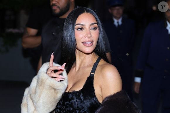 Kim Kardashian et sa mère Kris Jenner sortent du restaurant Ferdi et retournent à l'hôtel Ritz à Paris le 14 mai 2025  © Yoann Ouahcene / Bestimage