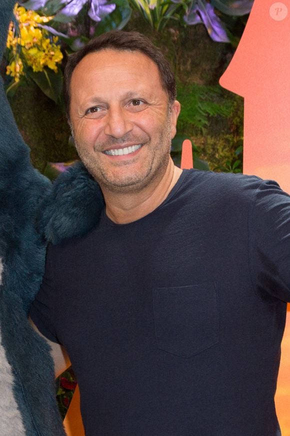 "J’ai envie de rester en forme le plus longtemps possible pour continuer de m’éclater avec eux."

Arthur assiste à l'événement 'The Lion King Festival' Green Carpet à Disneyland Paris le 29 juin 2019 à Paris, France. Photo by Nasser Berzane/ABACAPRESS.COM